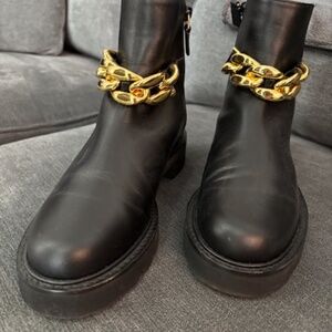 STUART WEITZMAN BLACK LEATHER/GOLD CHAIN BOOTIES, SIZE 5.5, FITS A BIT LARGE